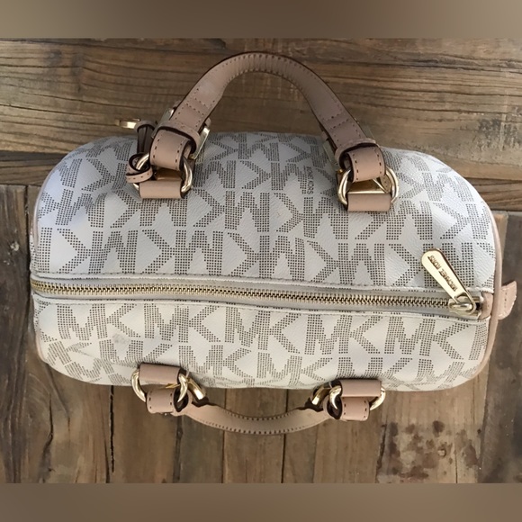 Michael Kors Grayson Logo Monogram Satchel. - Picture 2 of 7